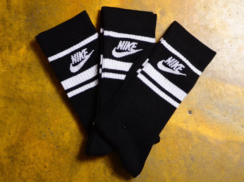 score socks with soccer-Nike Sportswear Everyday Essential Socks 3pk - Black / White